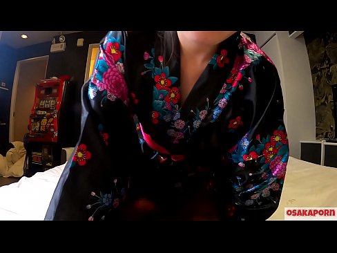 ❤️ Nuori cosplay-tyttö rakastaa seksiä orgasmeihin asti ruiskuttamalla hevostyttöä ja ottamalla suihin. Aasialaistyttö karvainen pillu ja kauniit tissit perinteisessä japanilaisessa puvussa amatöörivideossa, jossa näytetään masturbointia panoleluilla. Sakura 3 OSAKAPORN. ❤️❌ Porno at us ☑