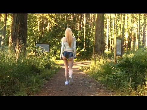 ❤️ Kaunis nainen liikkuu hitaasti, ei alaston video ❤️❌ Porno at us ☑